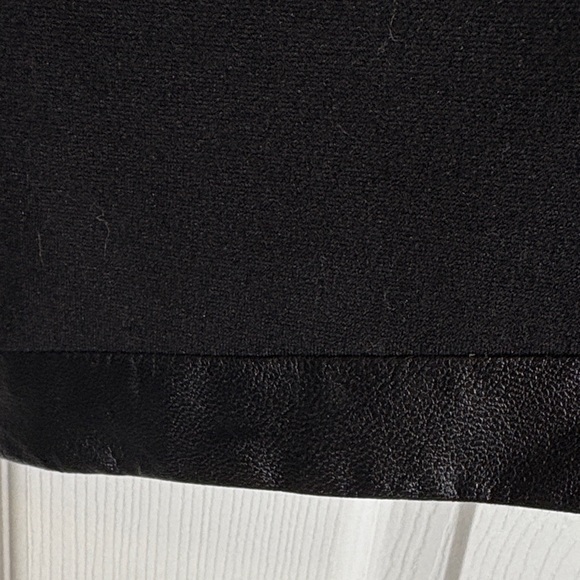 Elegant Black Blazer with Leather Details - Picture 2 of 10